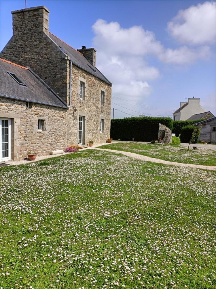 Oudoty Bed & Breakfast Kerlouan Bagian luar foto